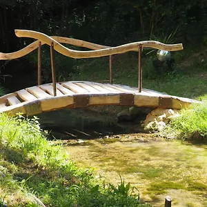 Moulin Bas, Prés De La Rivière Couette-café